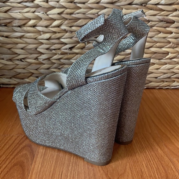 Jessica Simpson Gold Sparkle Dress Sandals - Picture 6 of 8